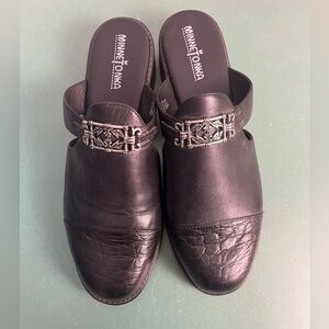 Minnetonka Women's Slip on Leather Mules size 8.5